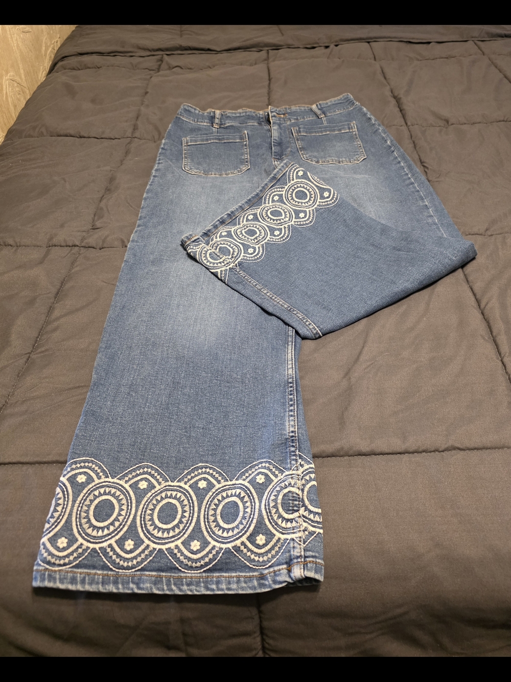 Embroidered Wide-Leg Denim Jeans in Blue